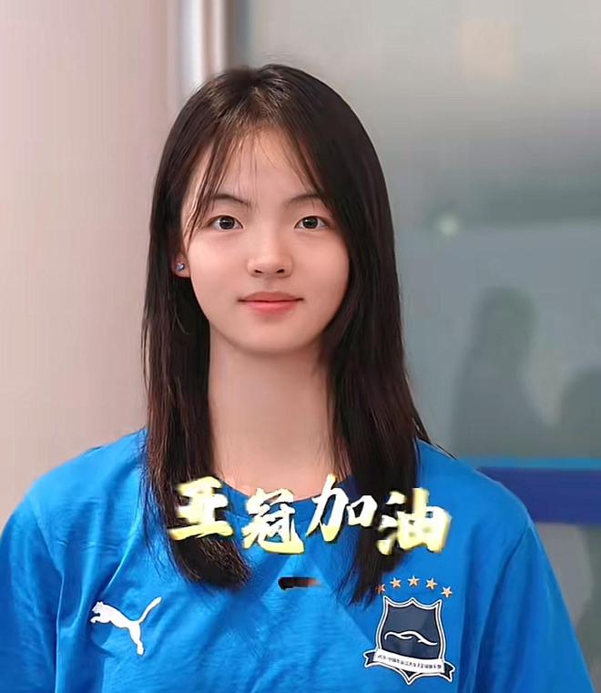 武漢女足姜晨璟，踢防守位反差大，自小如此。