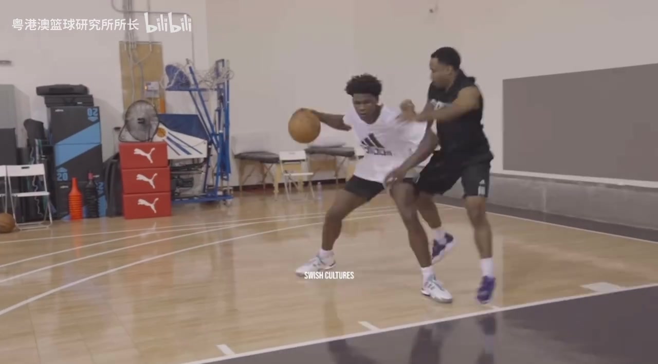 各種背身中距離這個發(fā)型時期的華子還在苦練中距離