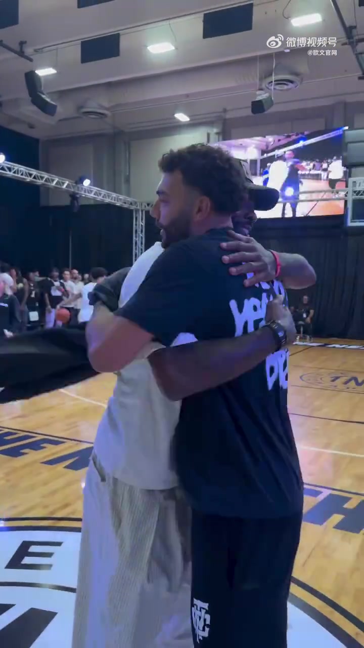 歐文解鎖新身份--解說(shuō)嘉賓這氣質(zhì)也太足了