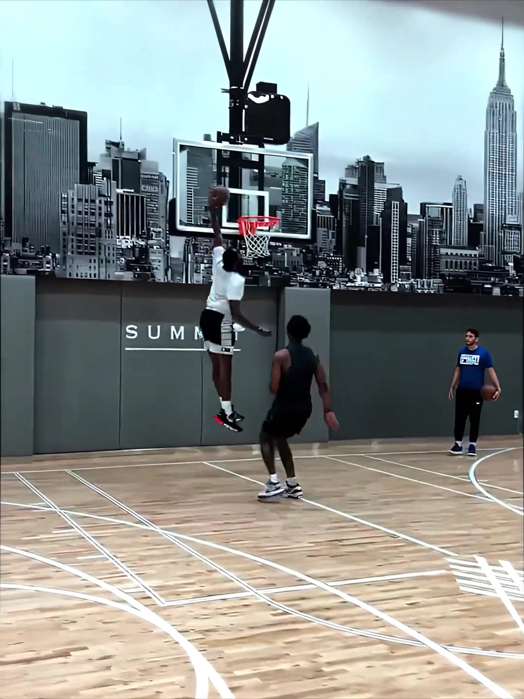 登哥的后撤步只要能學(xué)到一點(diǎn)皮毛足以讓人橫著跑