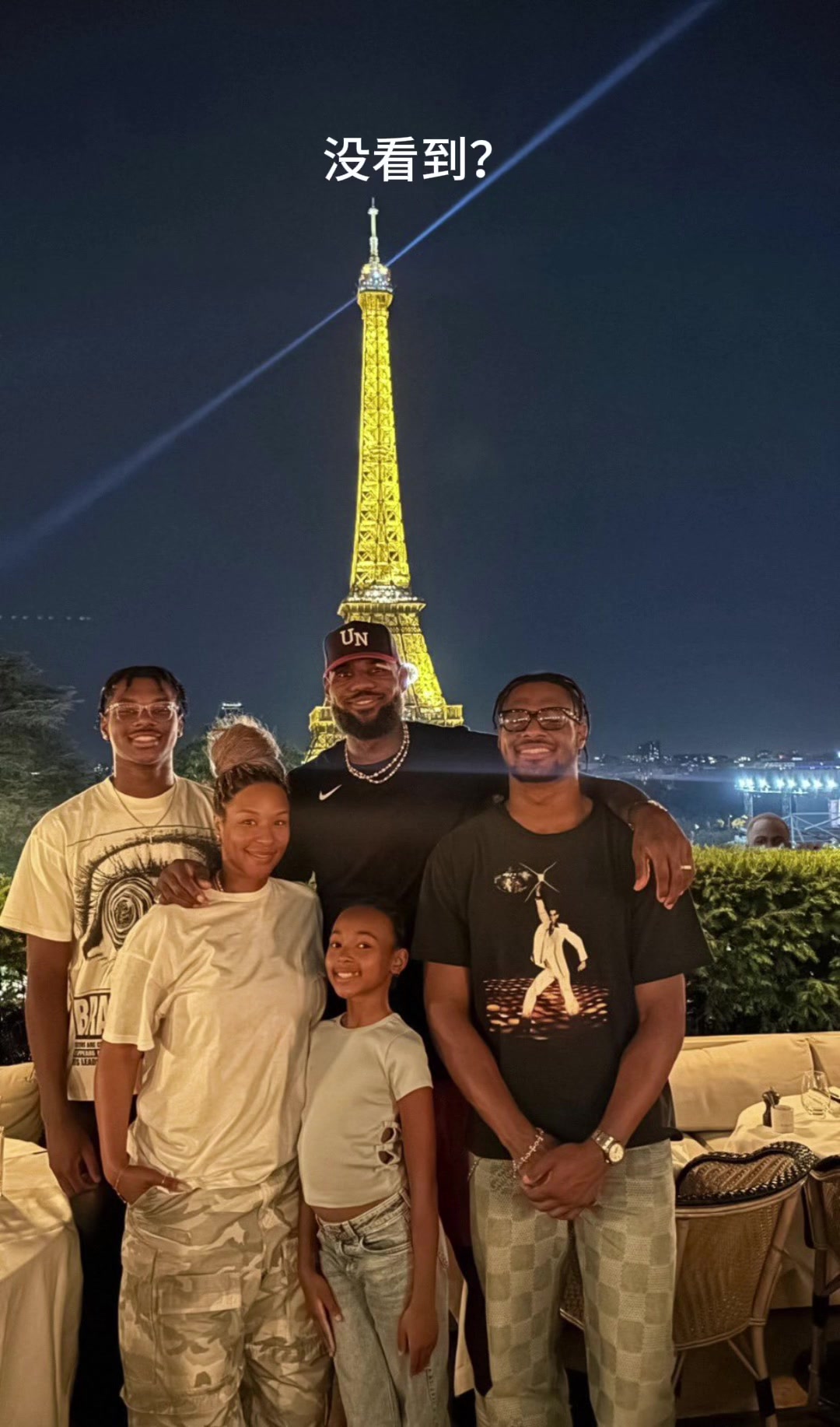 你看到了嗎追夢(mèng)格林出現(xiàn)在了老詹一家的度假合照中