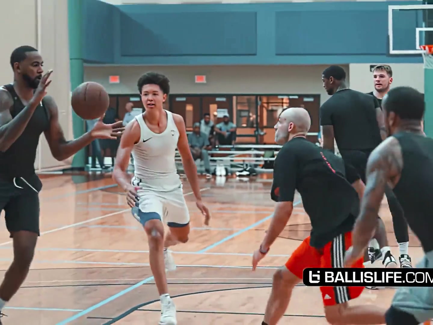 帶你看東契奇怎么打野球的 松弛感拉滿