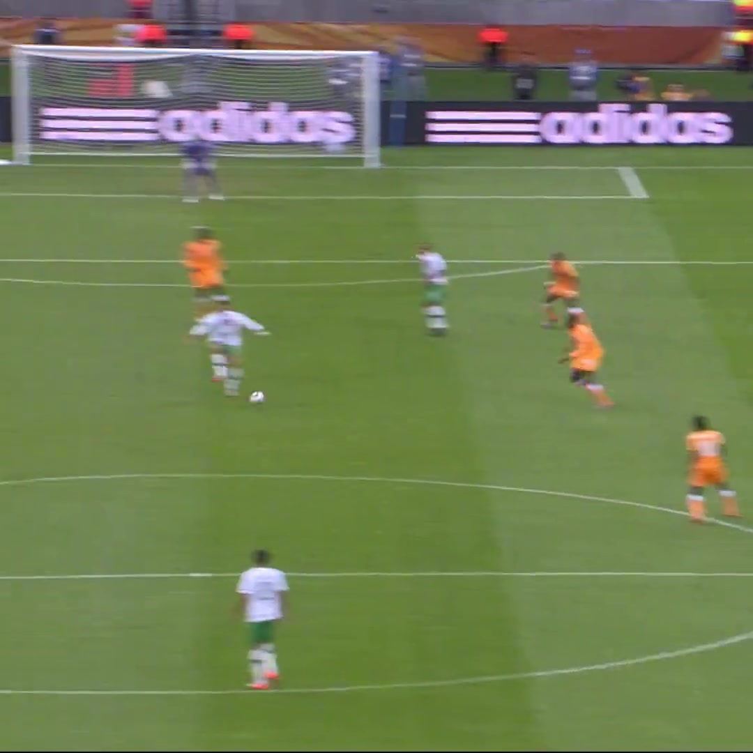 那時的C羅這記射門讓德羅巴看了直接祈禱上帝