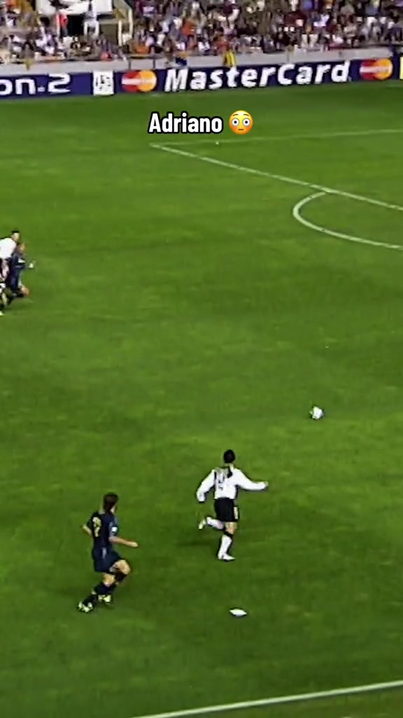 天賦溢出屏幕歐冠官推當年阿德這次拉球背轉(zhuǎn)身驚艷全世界