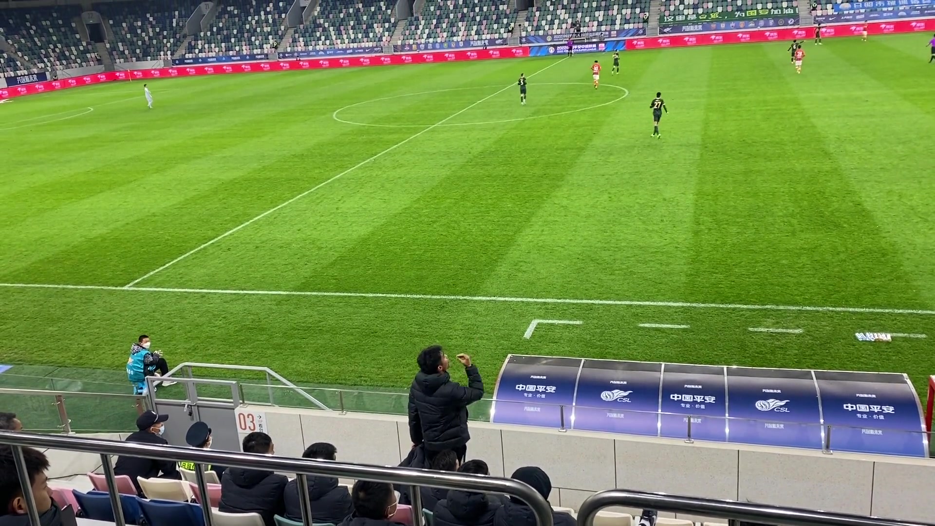 鄭智這當(dāng)了教練后指揮還挺一板一眼的跟李鐵一個(gè)風(fēng)格