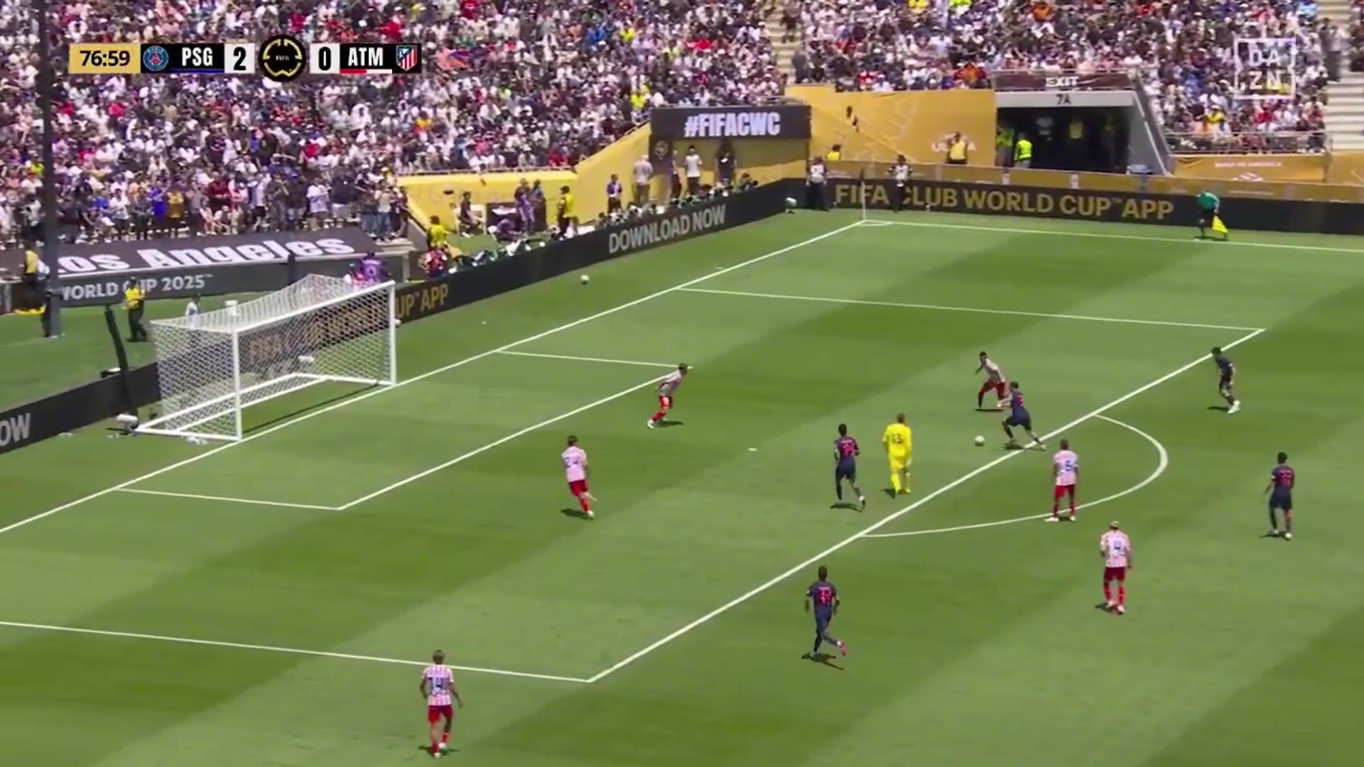 新世俱杯首張紅牌朗格萊不滿判罰染黃兩黃變一紅被罰下