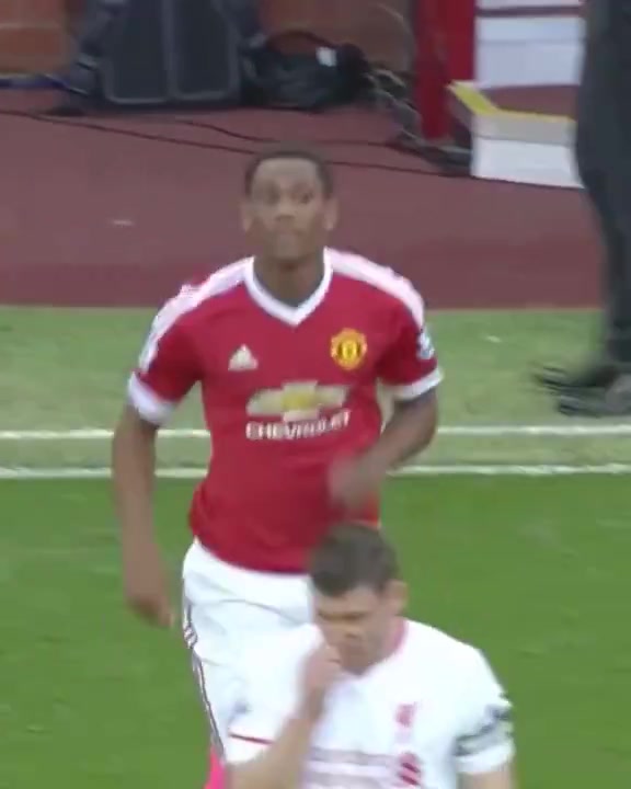 10年啦馬夏爾曼聯(lián)生涯的首粒進球還有球迷專門為他打了標語