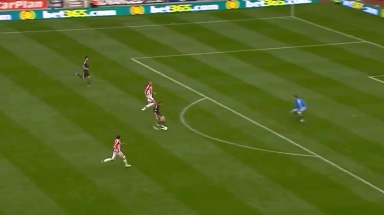 看一次笑一次蘇亞雷斯把隊友怒罵了多少次