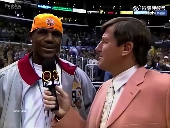 原來(lái)詹姆斯自己才是最大的科密青澀幼詹場(chǎng)邊觀戰(zhàn)OK組合