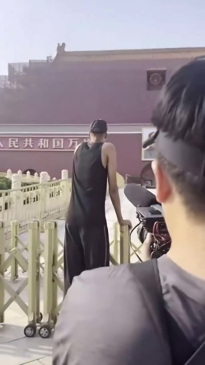 結(jié)束少林寺修行后文班到天安門廣場瞻仰了一番拍照留念