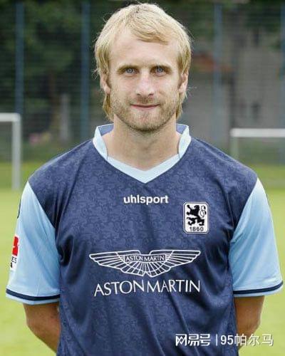 35歲退役玻璃人，未為拜仁出場，同城死敵效力9年