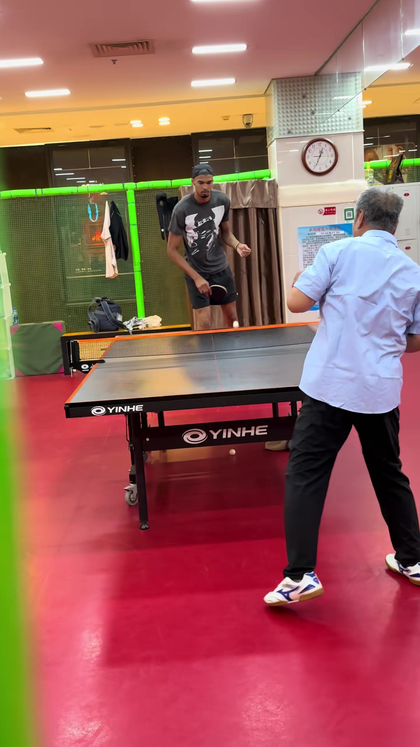 好家伙文班亞馬來趟中國連乒乓球都玩得這么6了