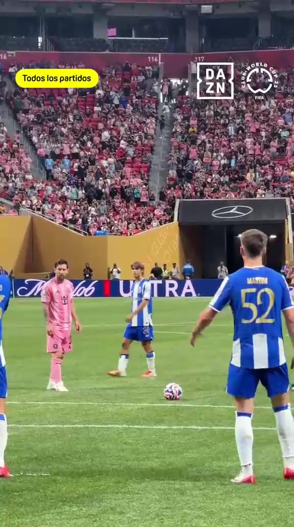 關(guān)鍵時刻你永遠可以相信梅西底線視角看梅西任意球直接破門