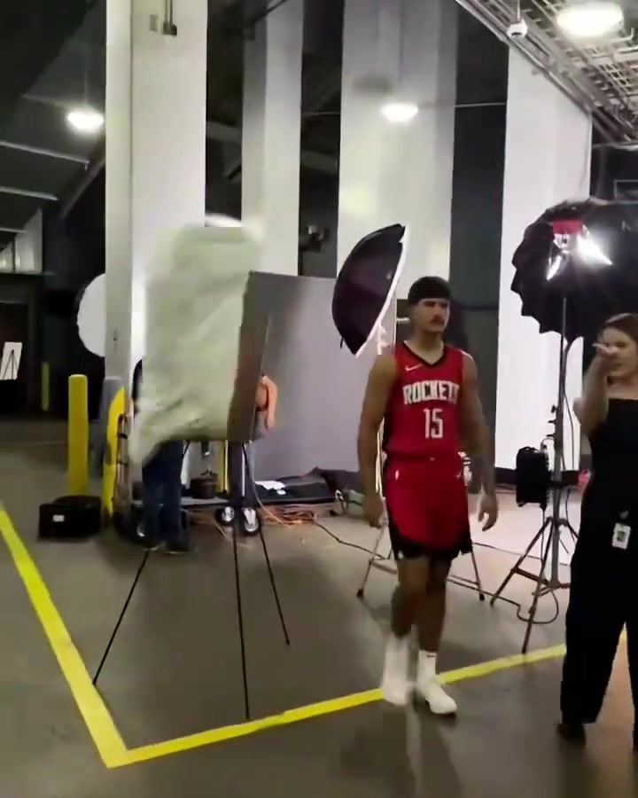 太慘了火箭熊主動挑釁謝潑德慘遭KO