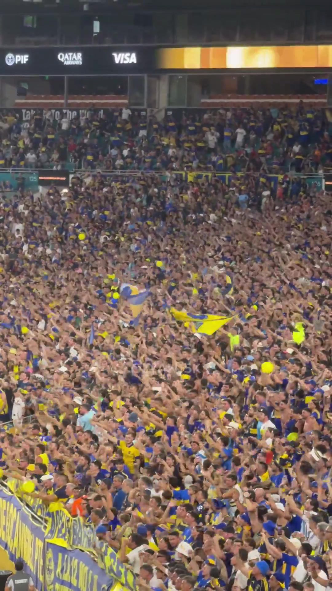 博卡戰(zhàn)拜仁現(xiàn)場(chǎng)感受一下博卡球迷的火爆氛圍