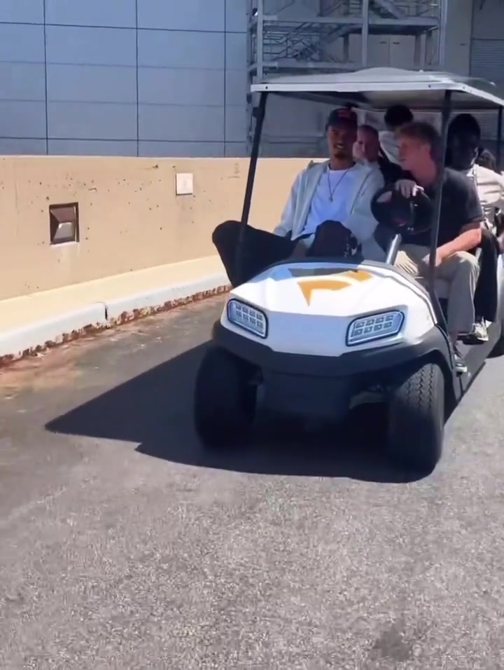 文班這無處安放的大長腿啊