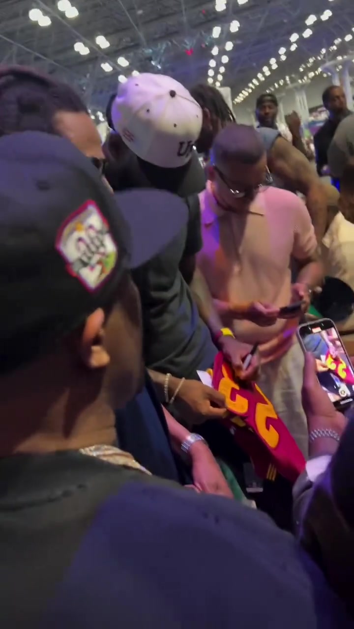 詹姆斯出席活動追夢也來了