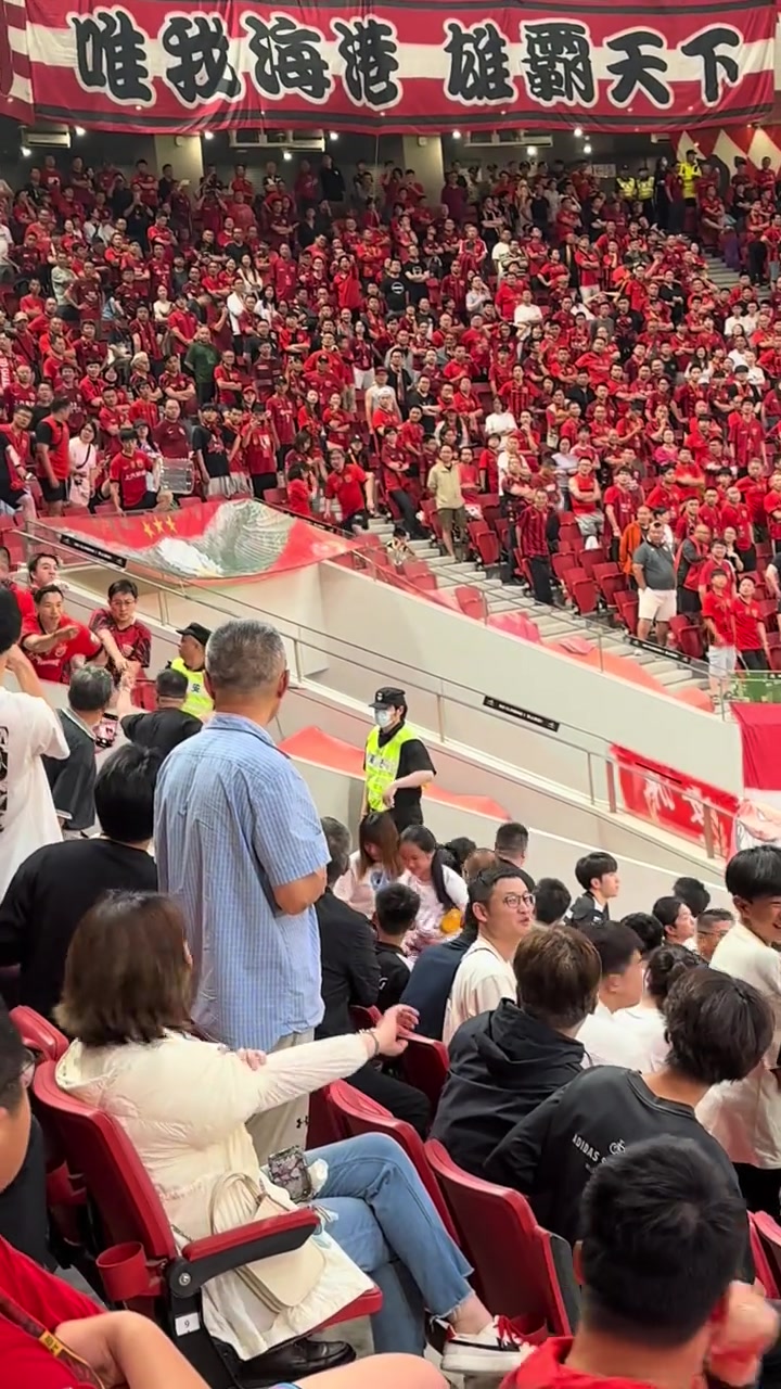 網(wǎng)友實拍申花球迷是真的多一進(jìn)球臥底全出來了