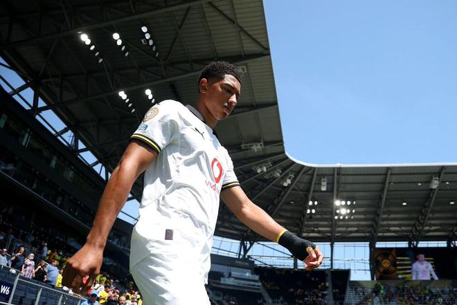 貝林厄姆兄弟多特首秀首球，傳承榮光。