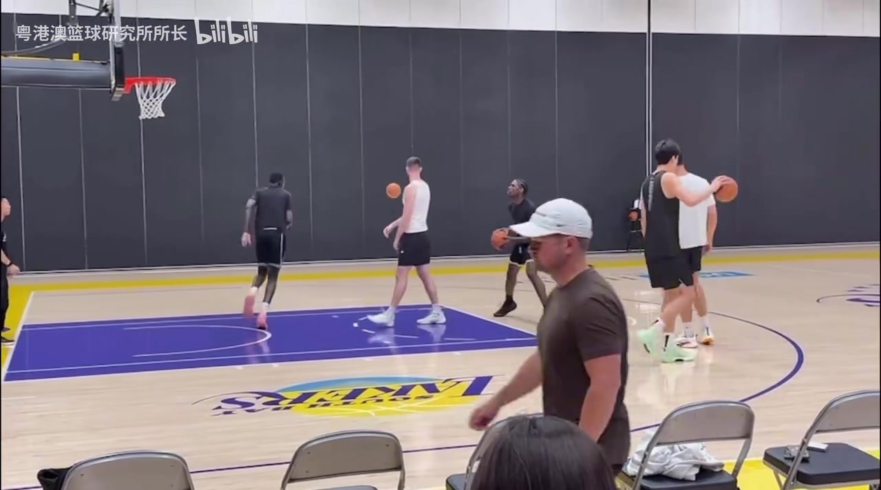 距離選秀越來越近了楊瀚森手大就是可以為所欲為