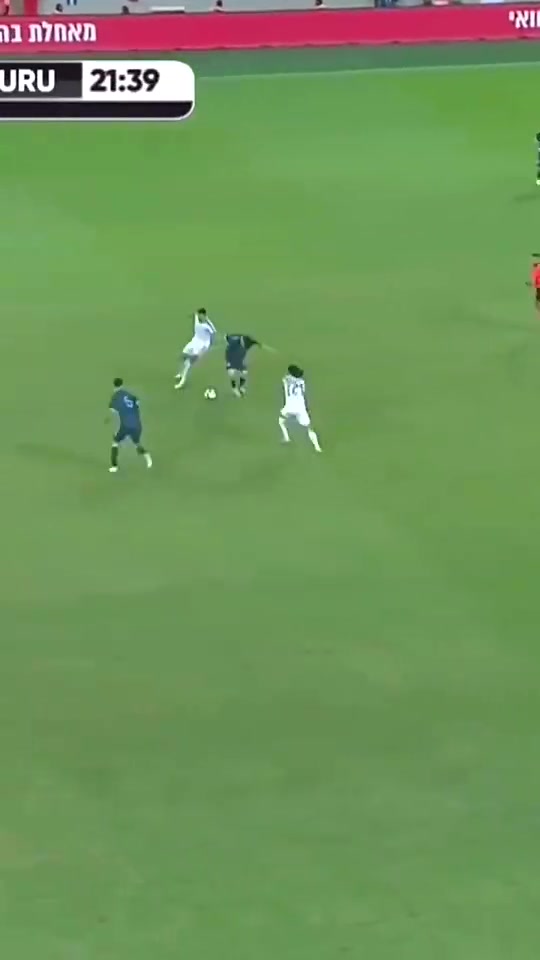 拉不倒的潘帕斯陀螺梅西連扛數(shù)人閃轉(zhuǎn)騰挪秀逆天護(hù)球