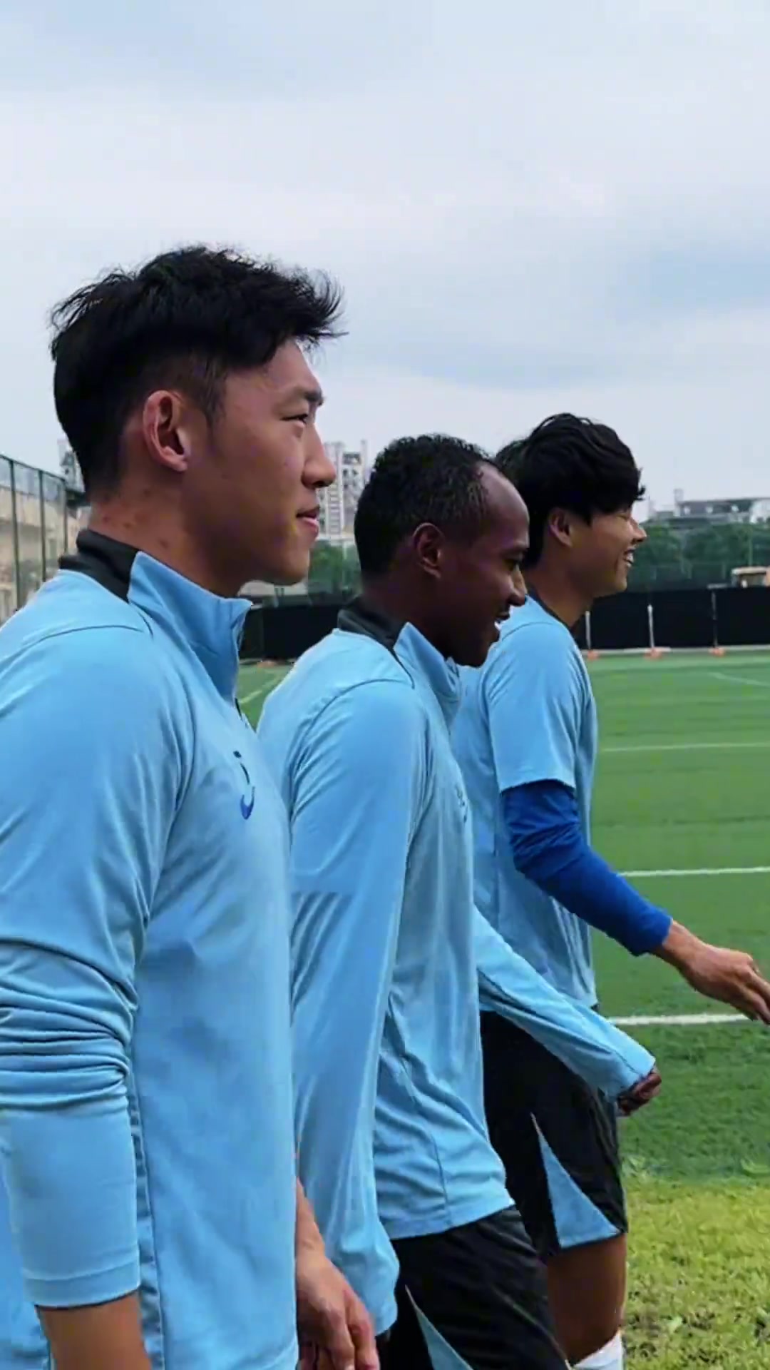 申花備戰(zhàn)天津阿馬杜特謝拉路易斯參加合練于漢超缺席