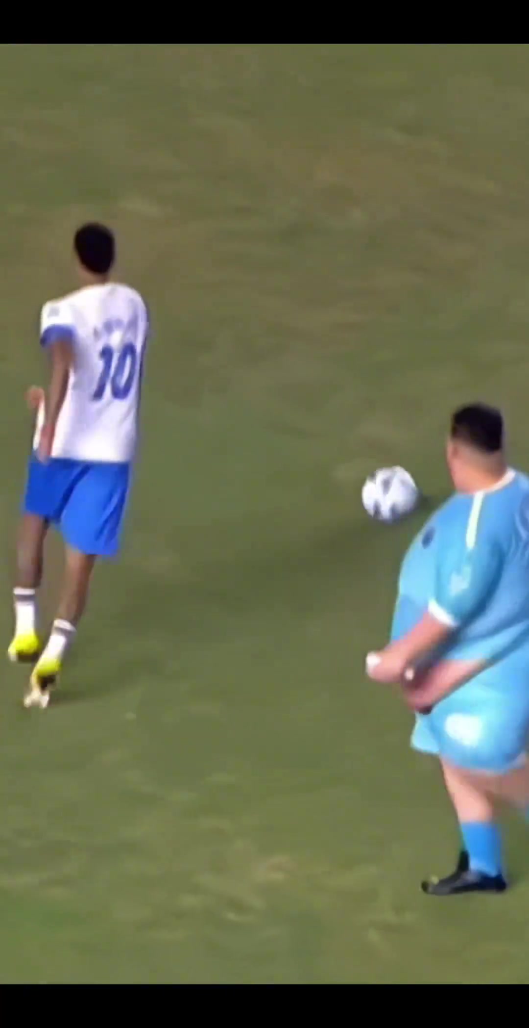 內(nèi)馬爾在慈善賽上穿襠肉馬爾這身材簡直有5個內(nèi)馬爾