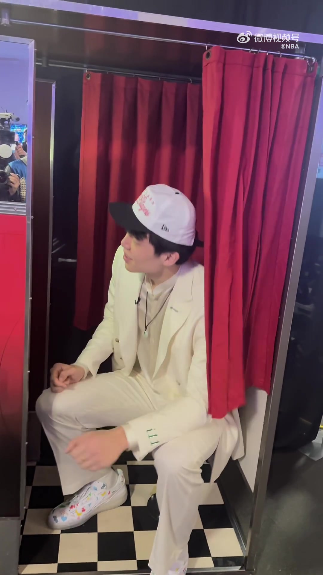 楊瀚森帶你體驗被選中后流程自拍機合影小孩父母齊定妝照