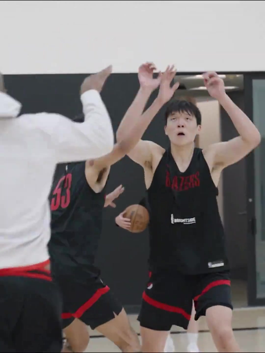 16順位實至名歸開拓者曬試訓楊瀚森內(nèi)線強攻高位策應啥都有