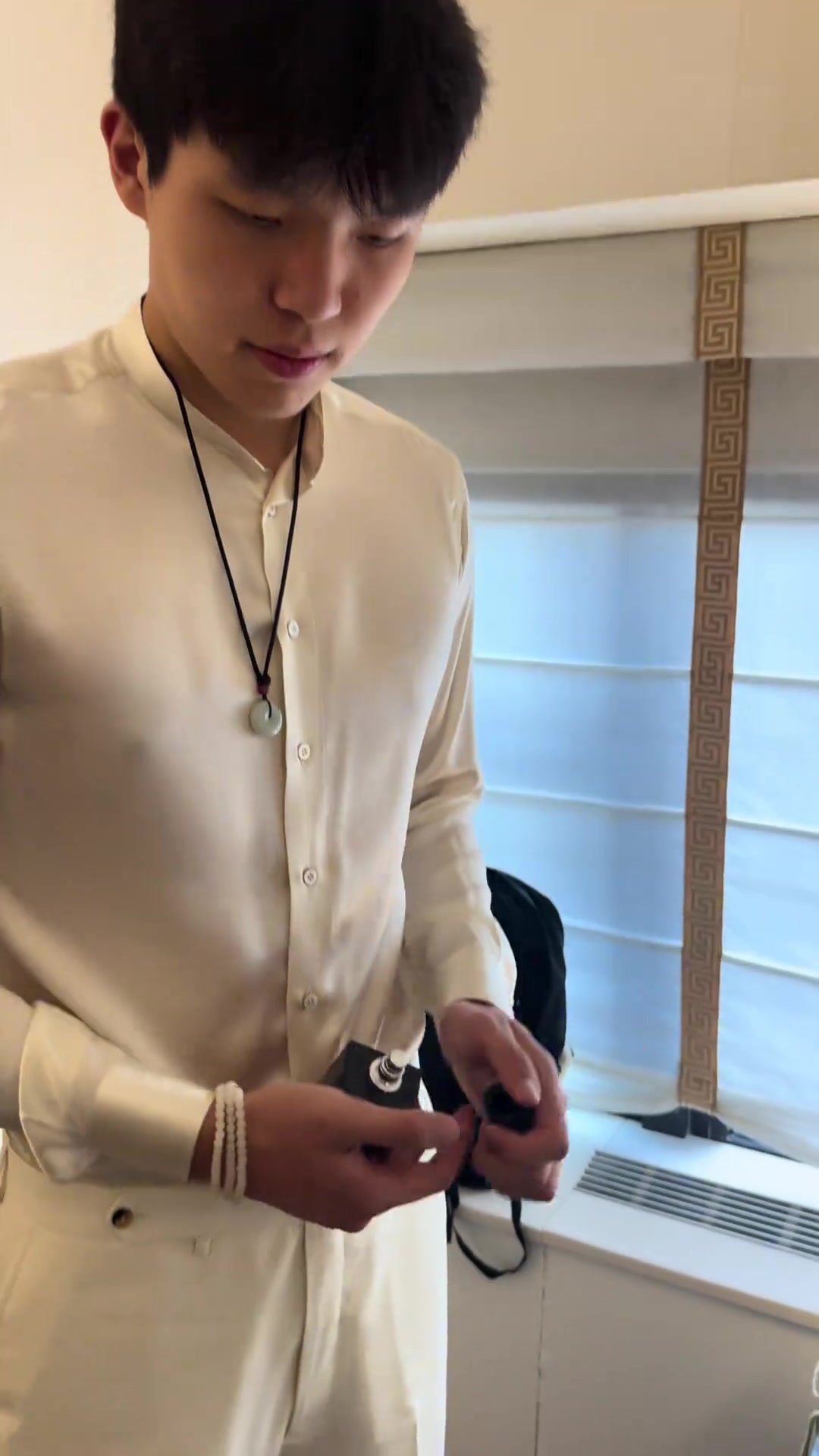 自信楊瀚森選秀大會(huì)出發(fā)前露出鬼魅一笑