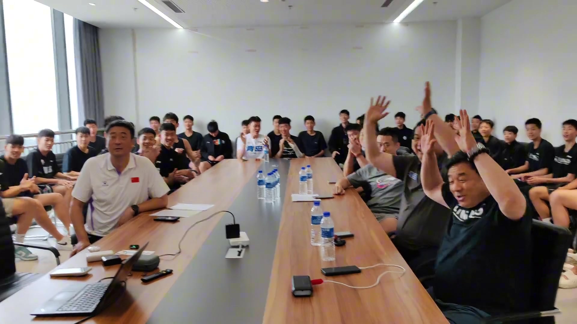 青島官方在選秀第二現(xiàn)場(chǎng)一起為他歡呼瀚森你是我們的驕傲