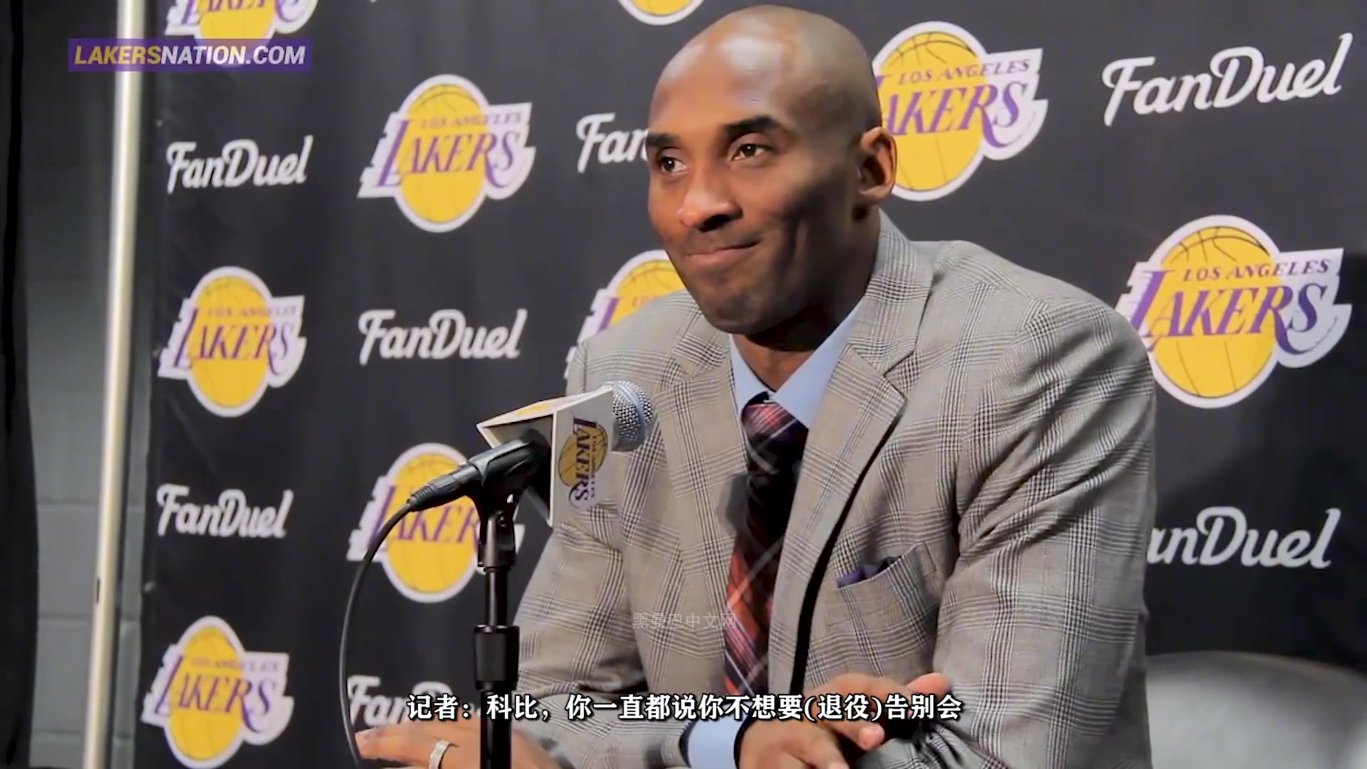 這老頭嘴上說(shuō)著不會(huì)流淚可看到20年紫金生涯的時(shí)候還是忍不住了