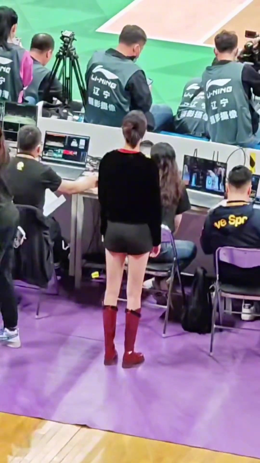 遼寧啦啦隊(duì)領(lǐng)隊(duì)這背影顏值已經(jīng)不重要了啊