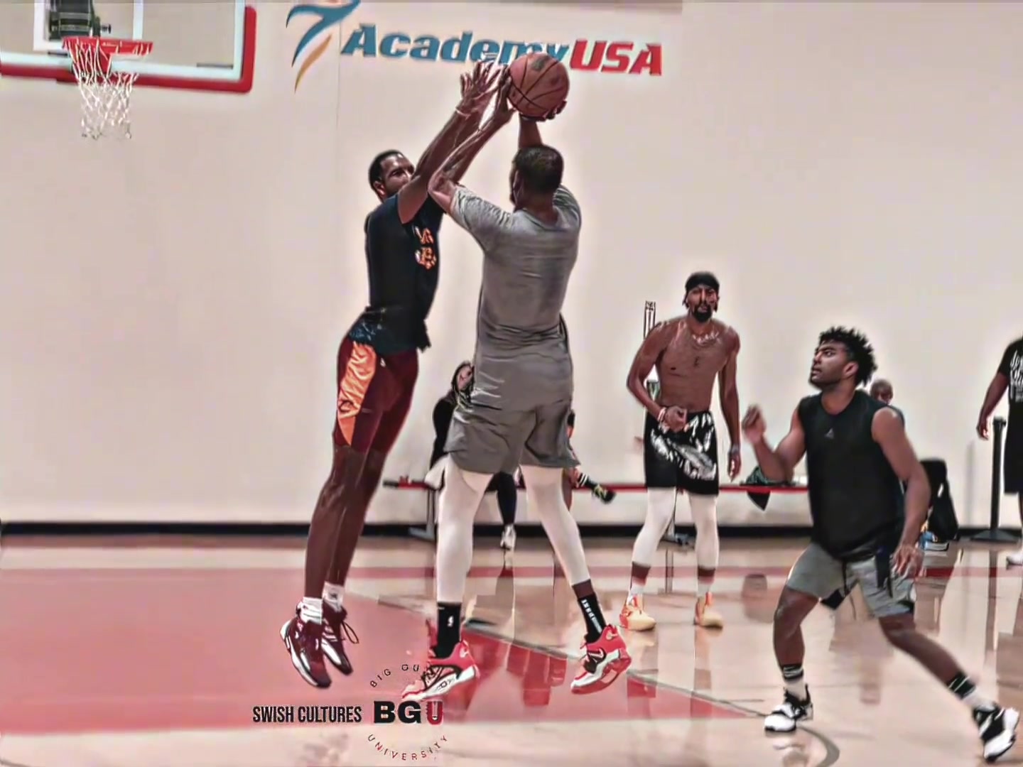 此前騎士也曾用加蘭報價過杜蘭特杜蘭特和莫布里一塊訓(xùn)練打球