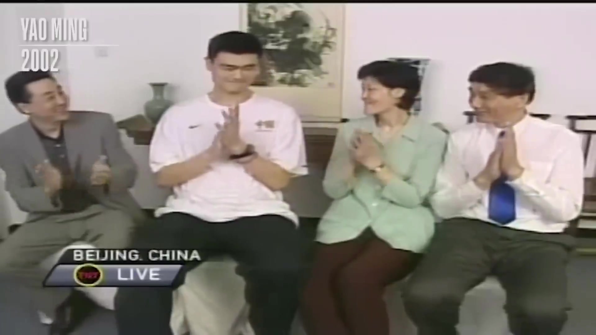 歷史的開始2002年的今天火箭用狀元簽選擇了中國中鋒姚明