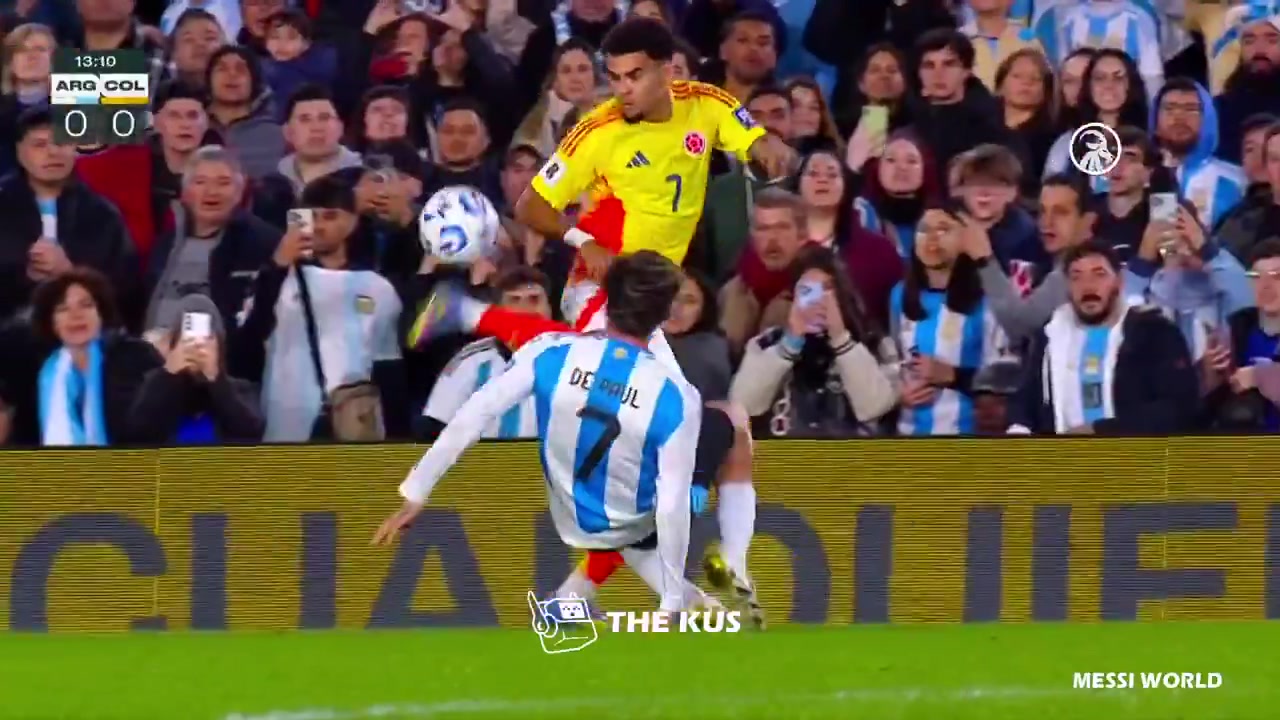 無(wú)敵了迪亞斯腳后跟磕球過(guò)人戲耍德保羅