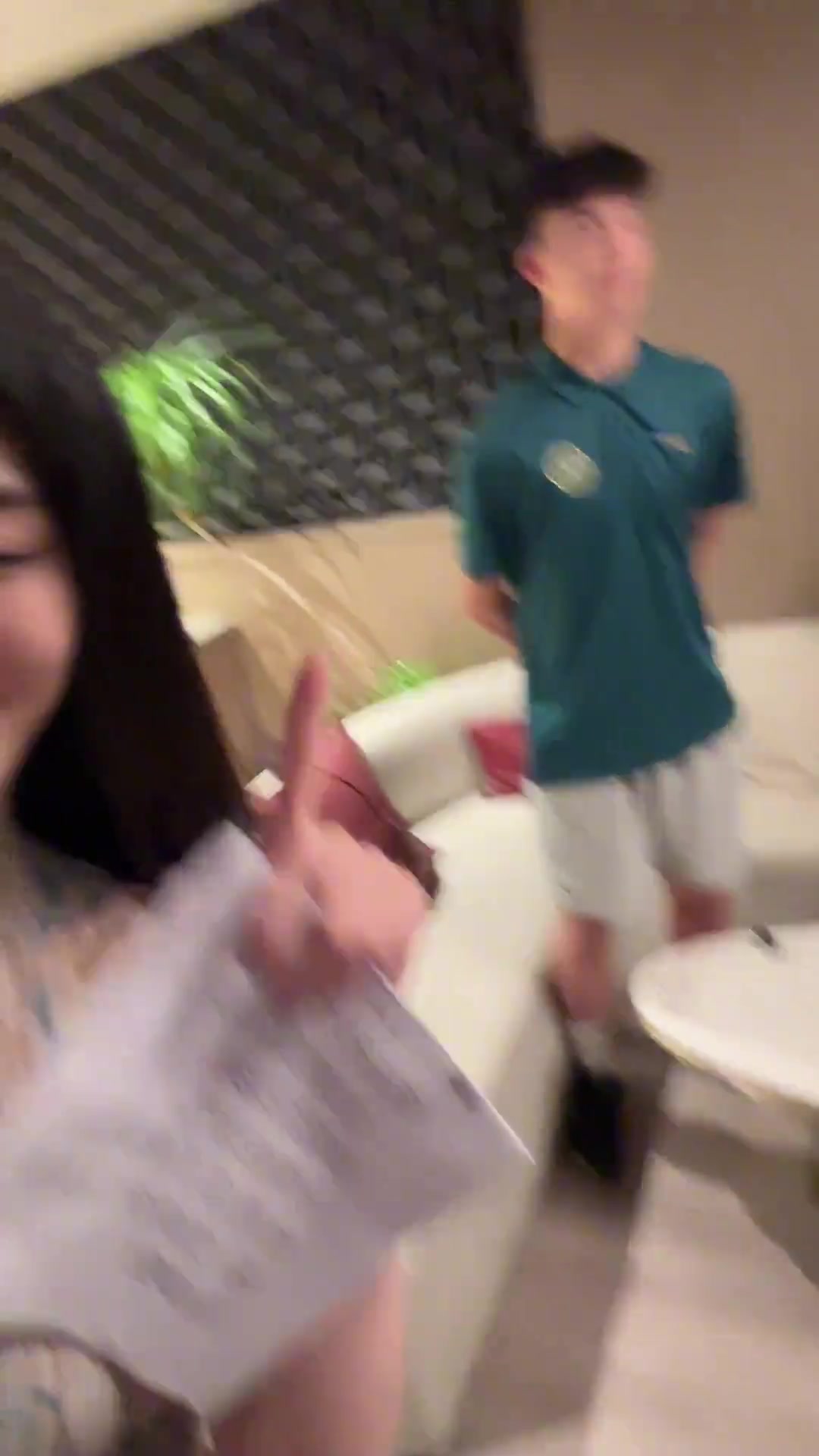 博主來現(xiàn)場(chǎng)第一句話就問王鈺棟傷怎么樣啦小王說應(yīng)該問題不大