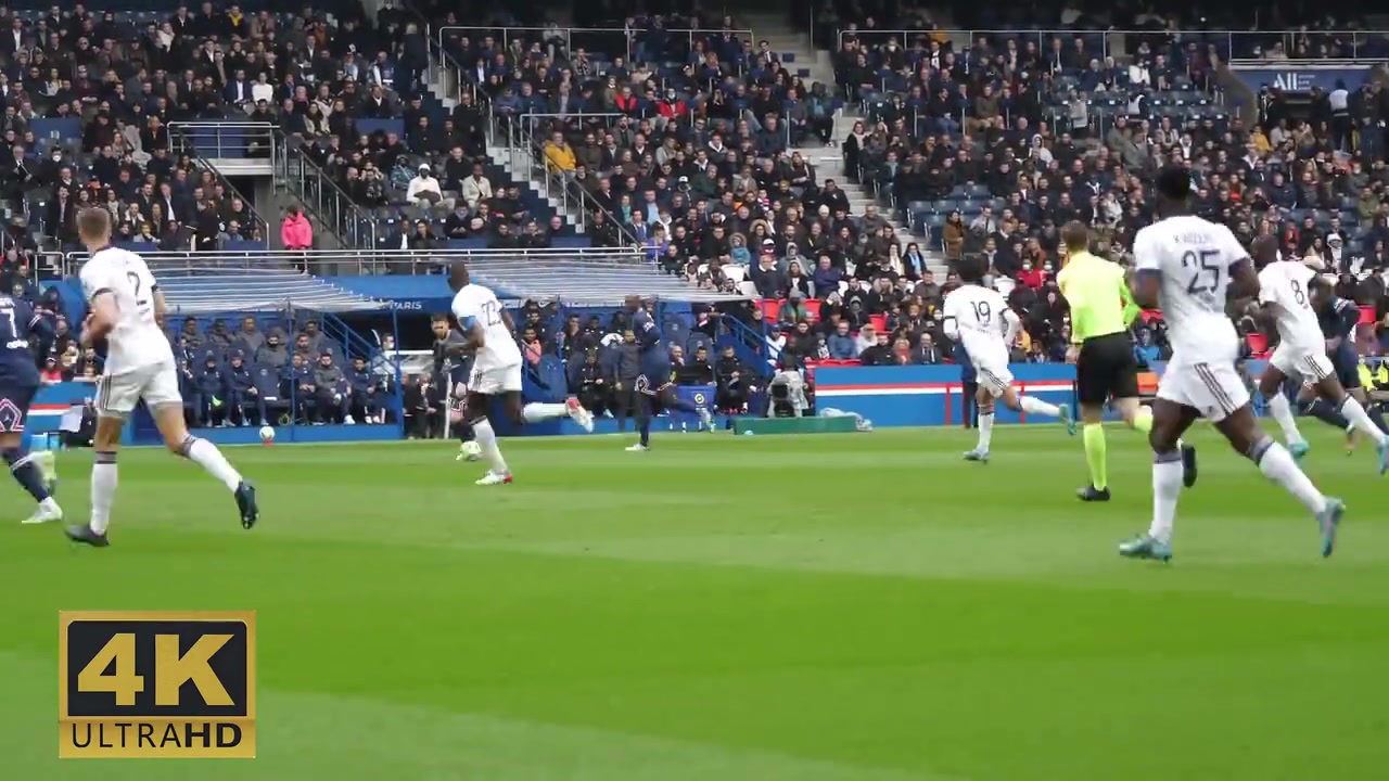 壓迫感此前巴黎主場(chǎng)比賽梅西內(nèi)馬爾被自家球迷送上漫天噓聲