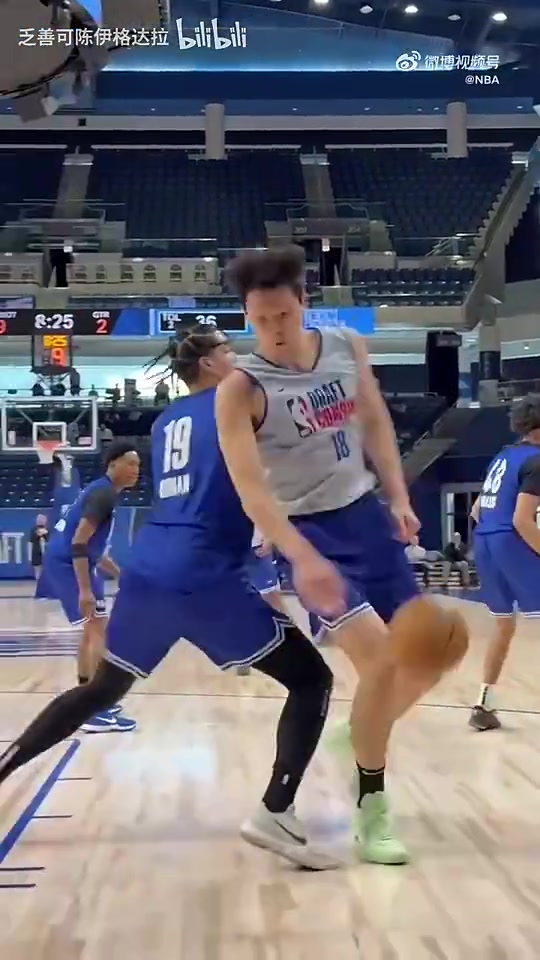 如今后者落選簽約熱火楊瀚森此前打爆了24歲大五中鋒戈?duì)柦? title=