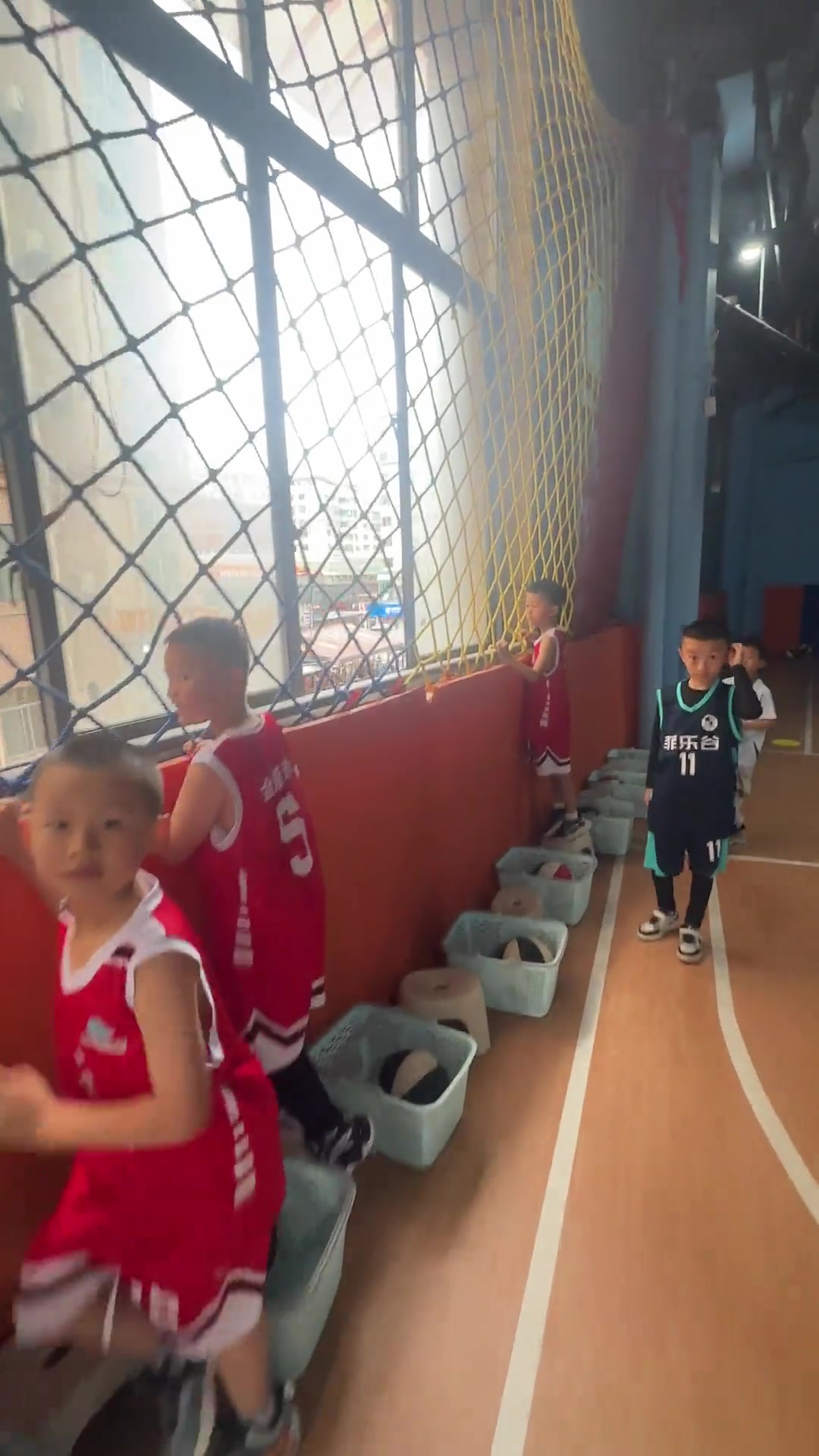 體育生對藝術(shù)生的向往這么小就展現(xiàn)出來了嗎