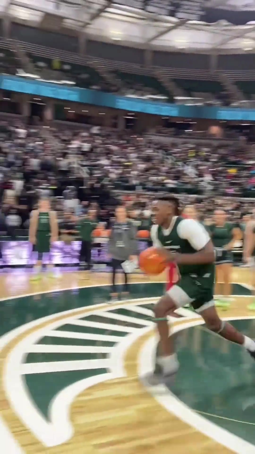 罰球線雙手扣史上彈跳最好的球員可能在明年登陸NBA