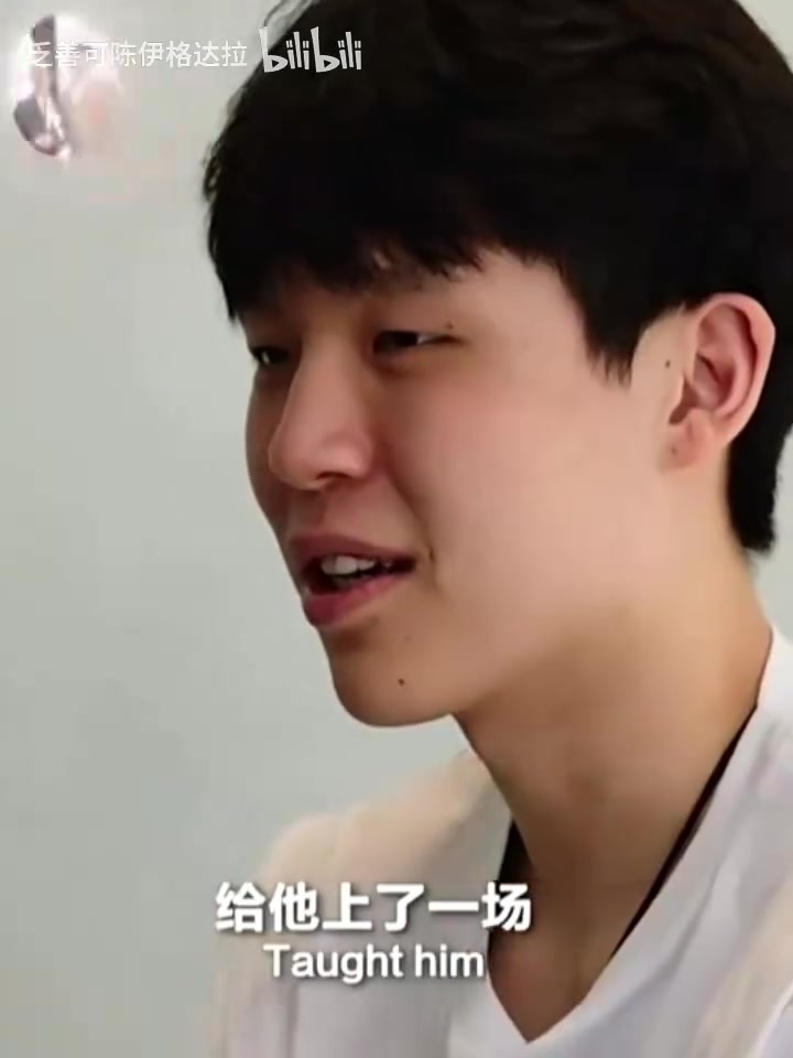 心理戰(zhàn)楊瀚森試訓(xùn)中打爆8號秀杰明氣的杰明不跟楊瀚森擊掌