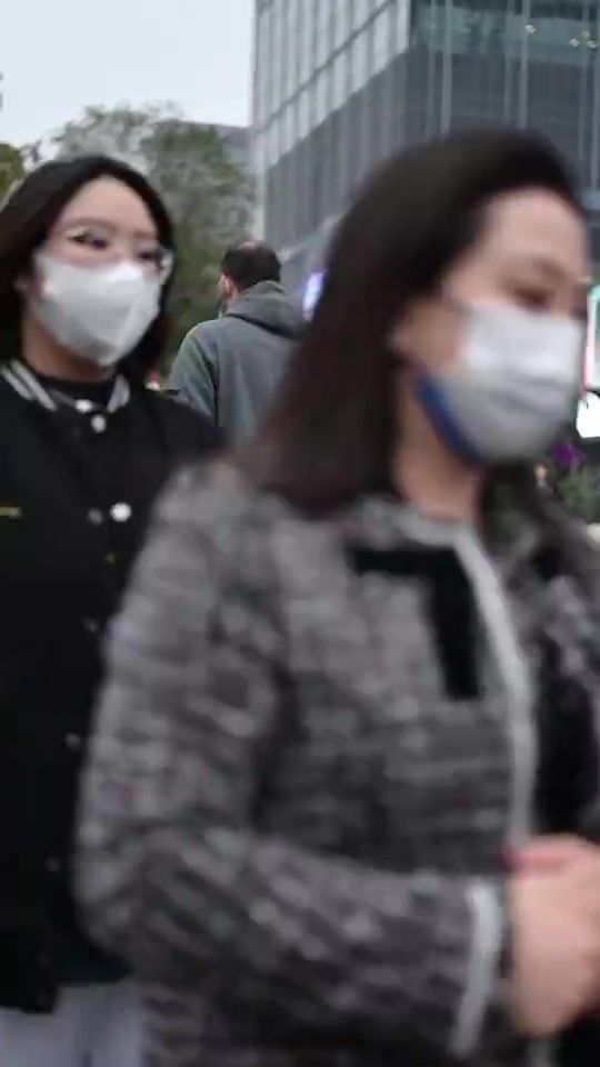 最萌身高差哈達迪的老婆感覺只有他一半高