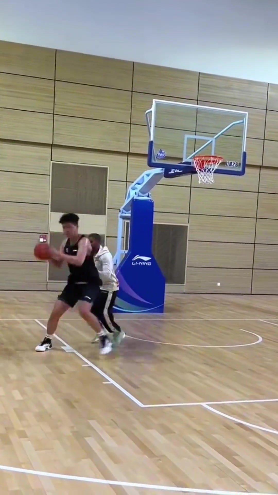 楊瀚森苦練低位進攻腳步 艾頓克林根們怕了嗎