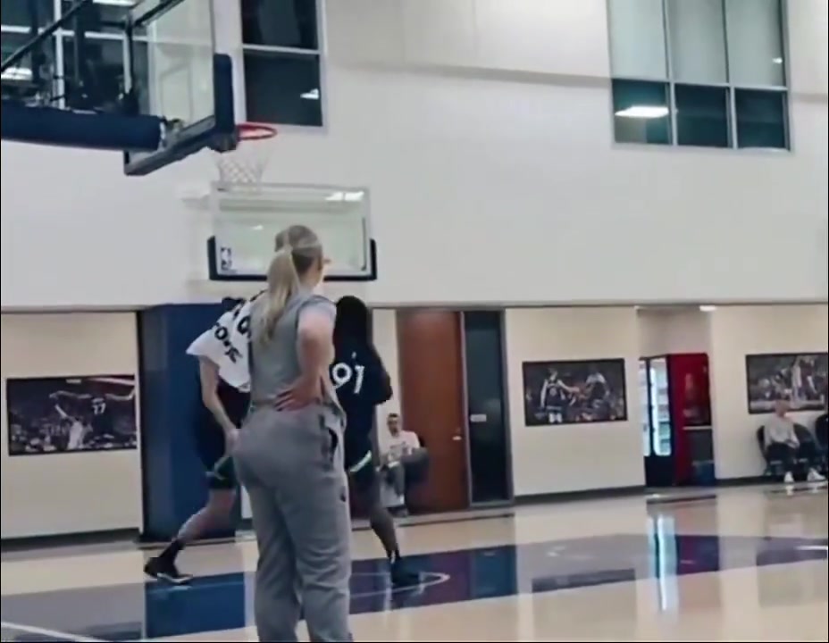 看到了楊瀚森在森林狼的試訓(xùn)狼隊(duì)可能也有意他啊