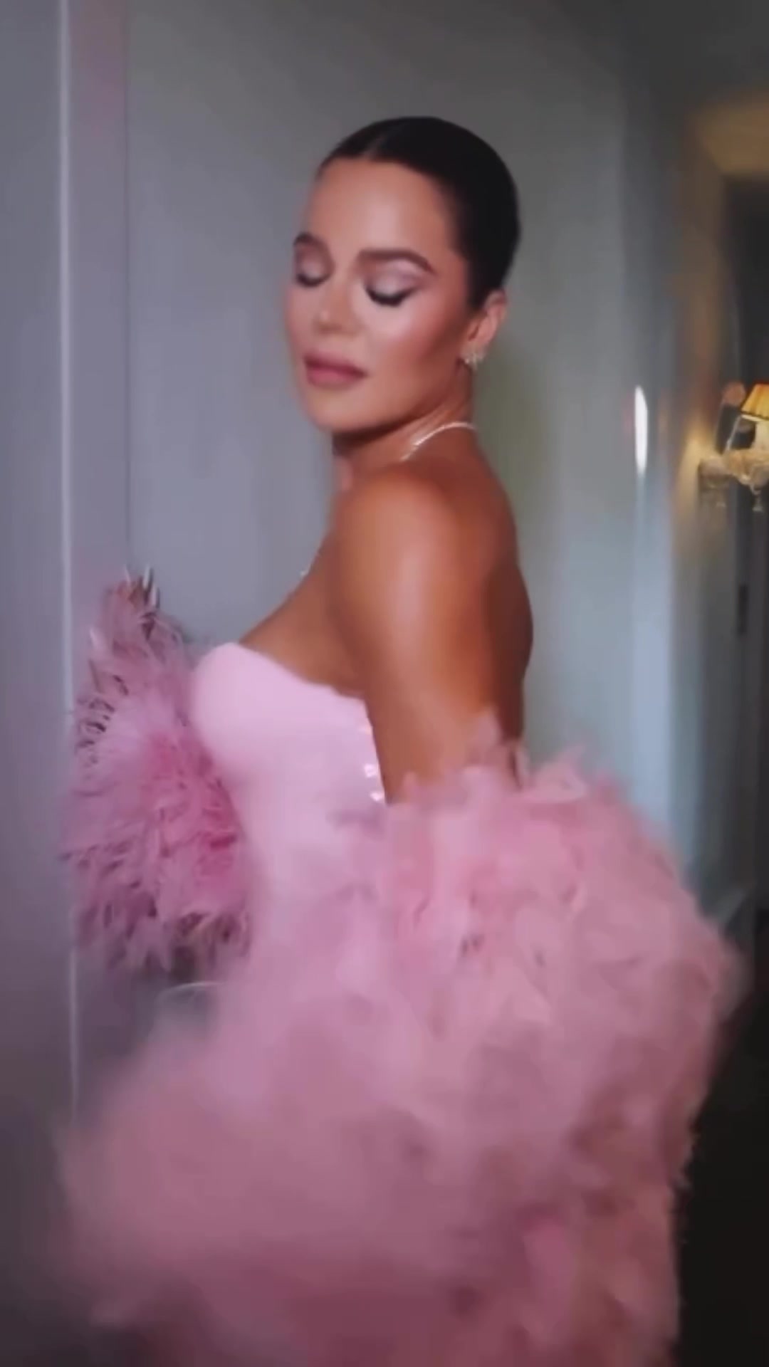 科勒-卡戴珊粉紅長裙性感登場前夫TT當初是我大聲了