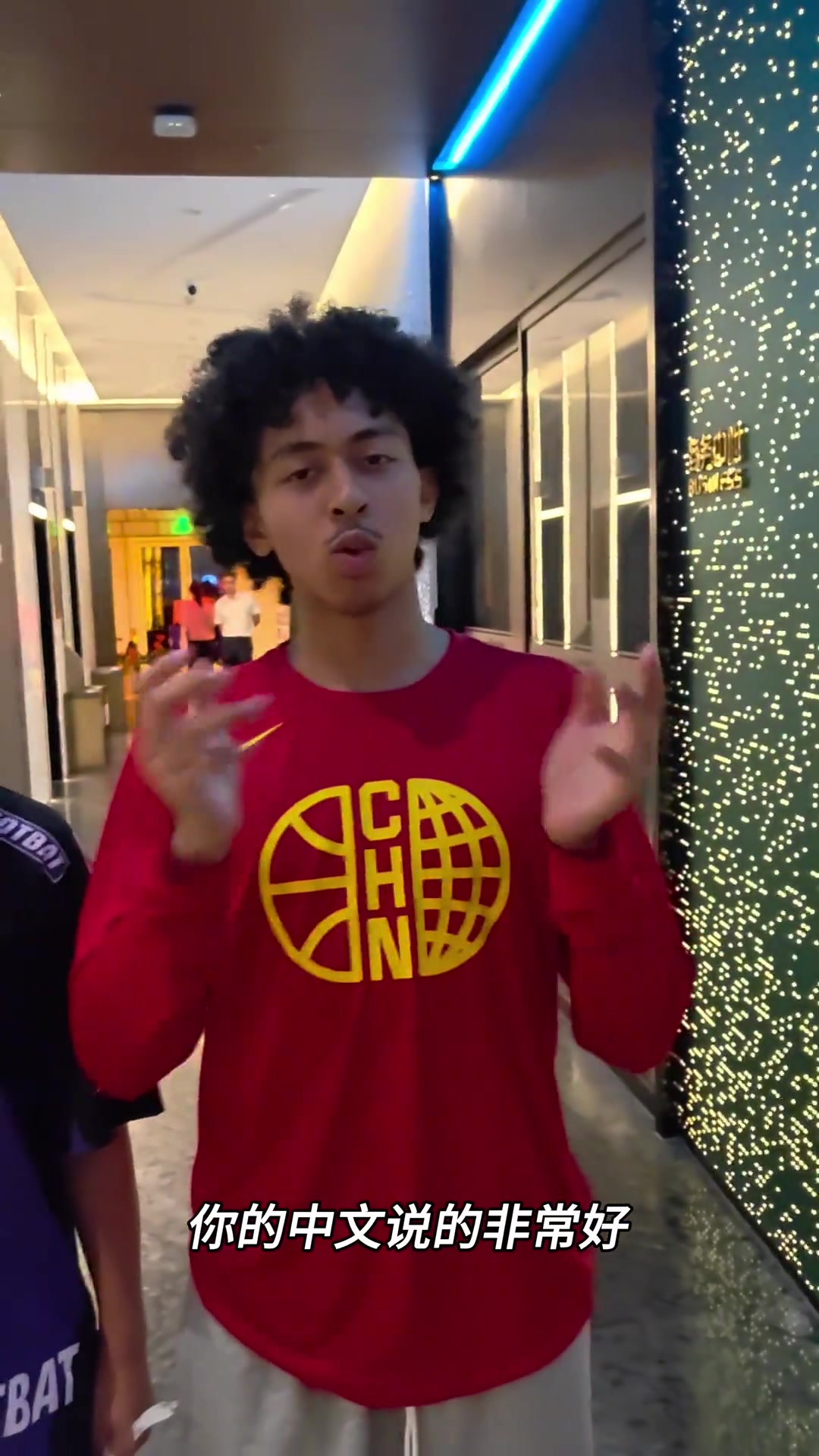 會說也會聽混血球員朱正中文自我介紹我叫朱正我來自福建