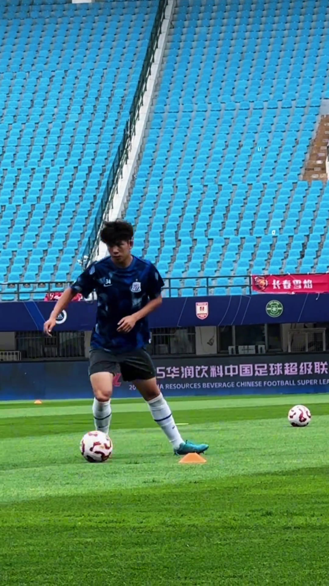 申花大戰(zhàn)前氣氛歡樂馬納法亂舞韓嘉文阿馬杜翻跟斗