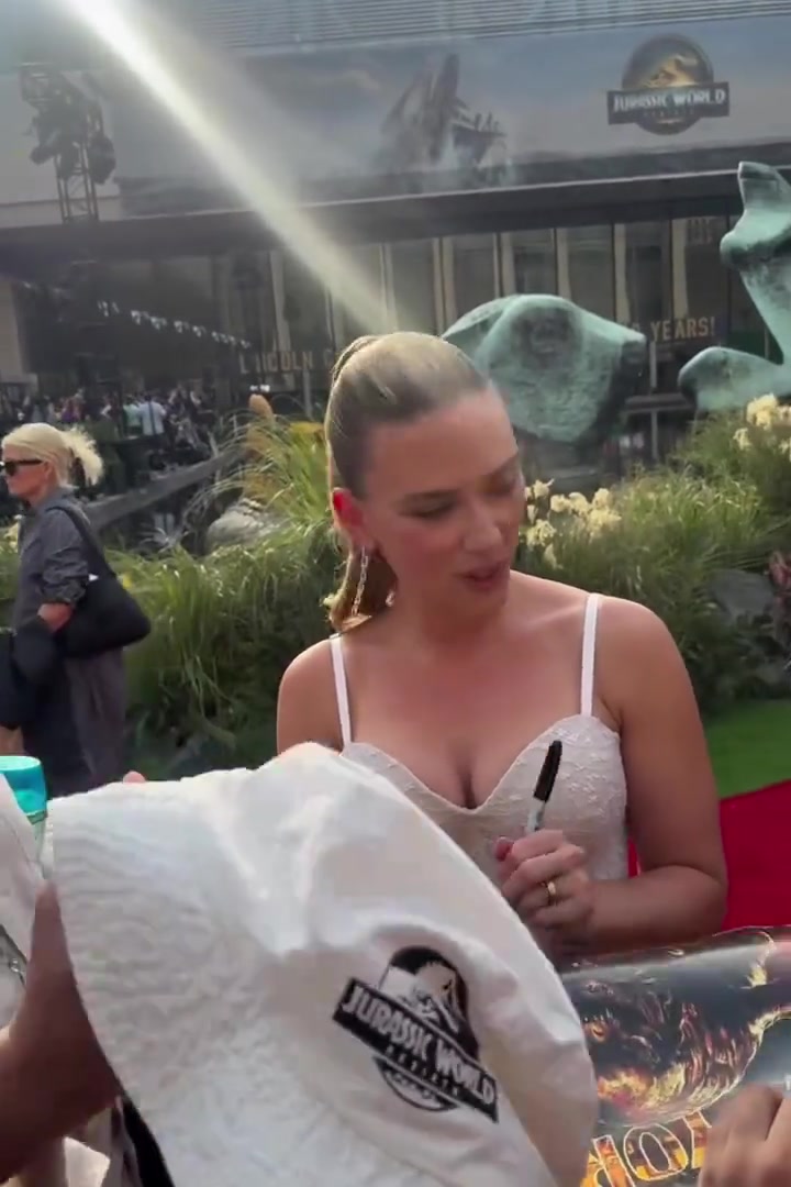 斯嘉麗現(xiàn)身上海侏羅紀世界首映禮 此刻我終于理解杜蘭特