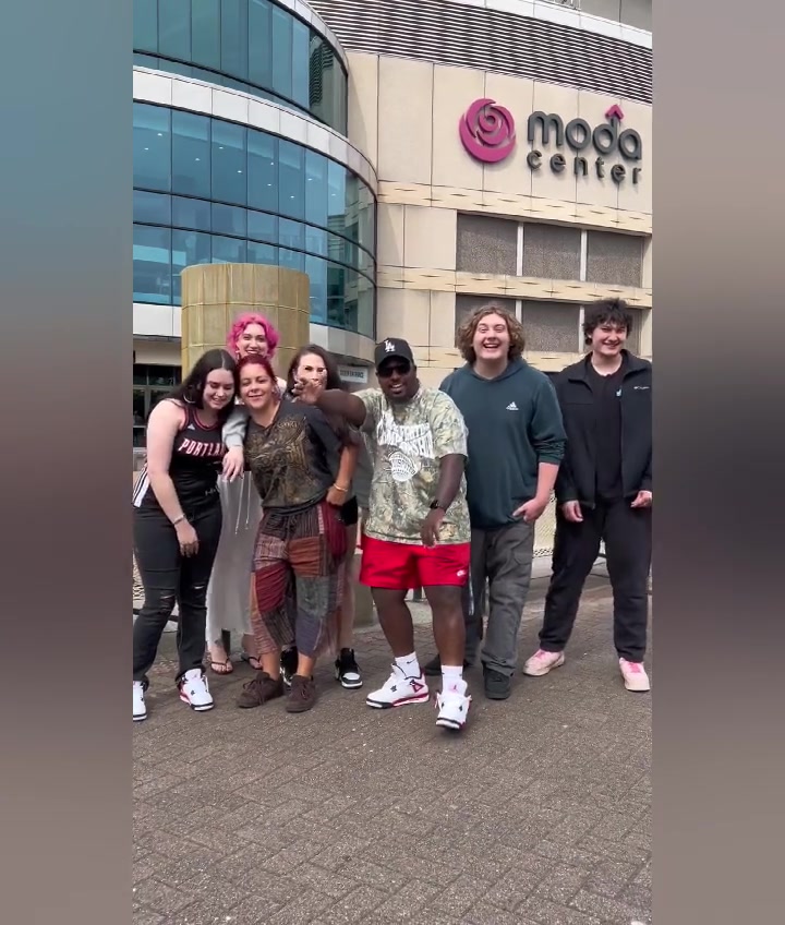 全村的希望開拓者官推發(fā)視頻歡迎楊瀚森來到撕裂之城?